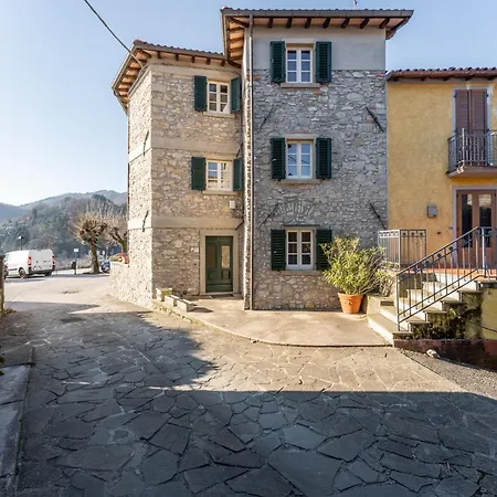 Melograni 2 Alloggio per agriturismo Molazzana